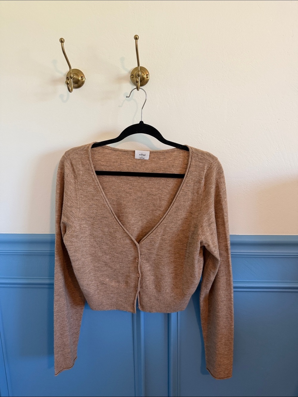 Wilfred Cropped V-Neck Cardigan Sweater in Camel Brown